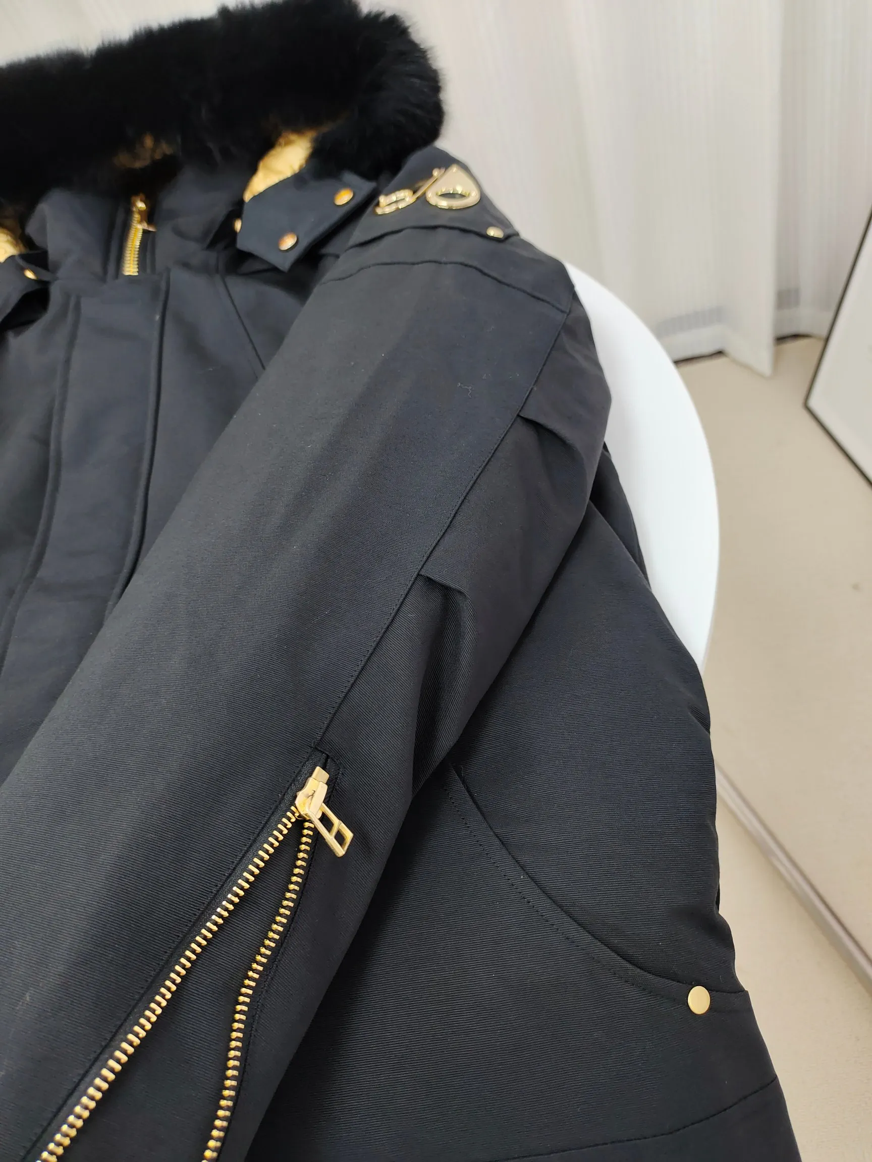 ：Y 115 01 Moose Knuckles ， ins 、 、 。 ， ， ！ ， ， ， ！ ：Black Black Sizes: S XXL